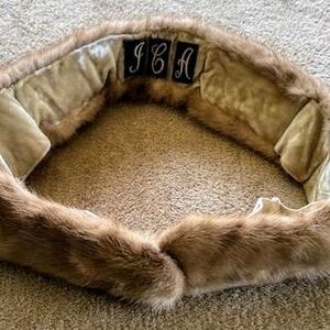 Luxurious Brown Vintage Fur Ruff